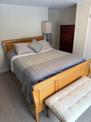 2 bedrooms, iron/ironing board, free WiFi, bed sheets - Lincoln Manor, an 1890 Victorian home. 3rd floor apartment has beautiful views. (Marquette)