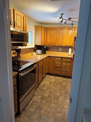 Fridge, microwave, oven, stovetop - Lincoln Manor, an 1890 Victorian home. 3rd floor apartment has beautiful views. (Marquette)