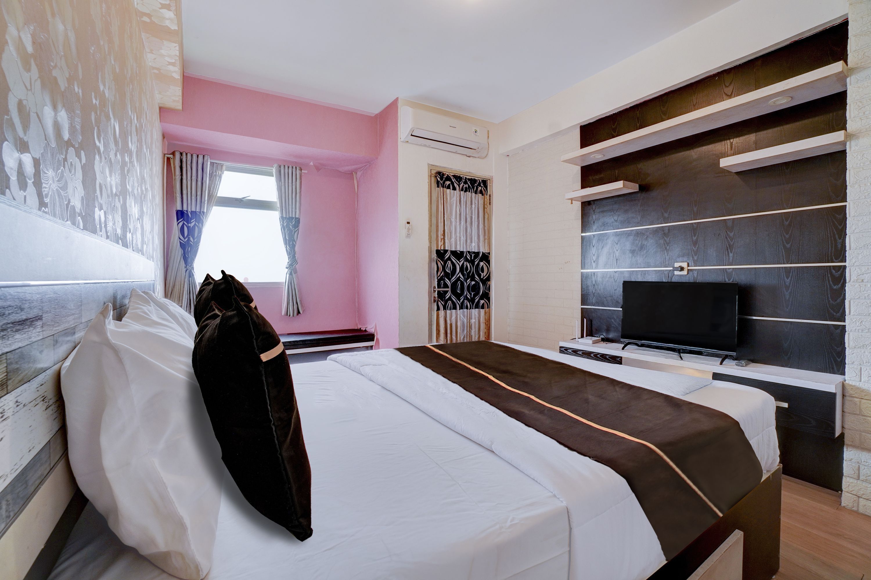 Deluxe Double Room | Free WiFi, bed sheets