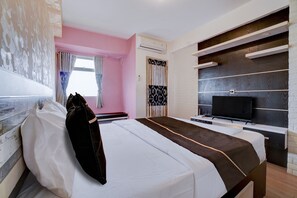 Deluxe Double Room | Free WiFi, bed sheets - OYO 95090 Elzirooms Gunung Putri (Gunung Putri)