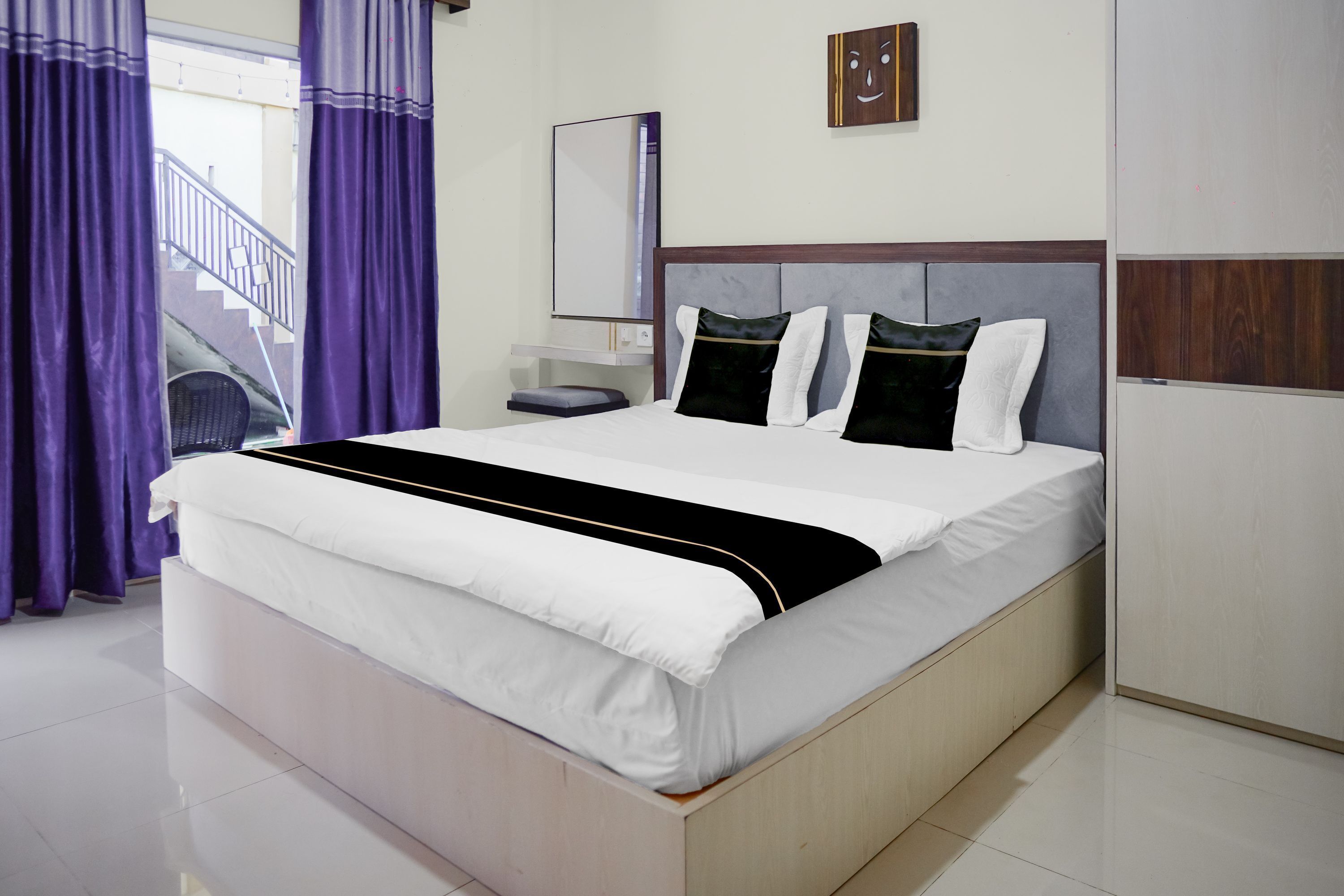 واي فاي مجانًا وملاءات أسرّة