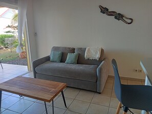 Living area - Blue Side: T2 sea view in gated residence/direct access to Autre Bord beach (Le Moule)