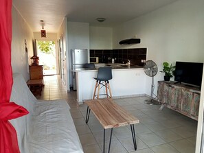 Interior - Blue Side: T2 sea view in gated residence/direct access to Autre Bord beach (Le Moule)