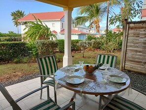 Outdoor dining - Blue Side: T2 sea view in gated residence/direct access to Autre Bord beach (Le Moule)