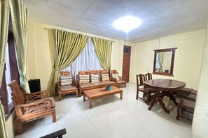 Lobby sitting area - OYO 95097 Griya Asri Guest House (Depok)