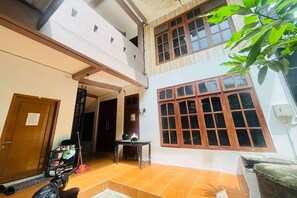 Exterior - OYO 95097 Griya Asri Guest House (Depok)