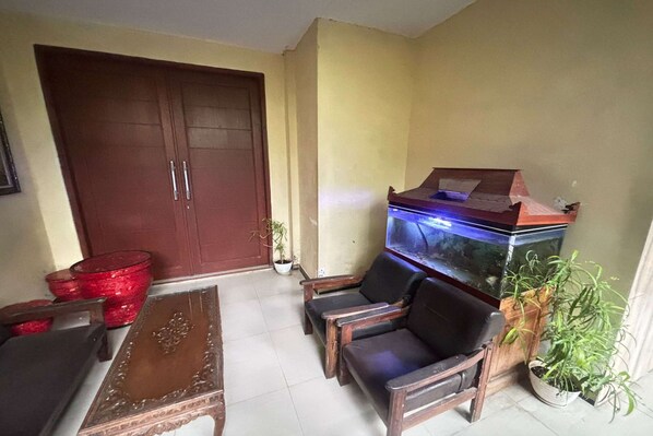 Reception - OYO 95097 Griya Asri Guest House (Depok)