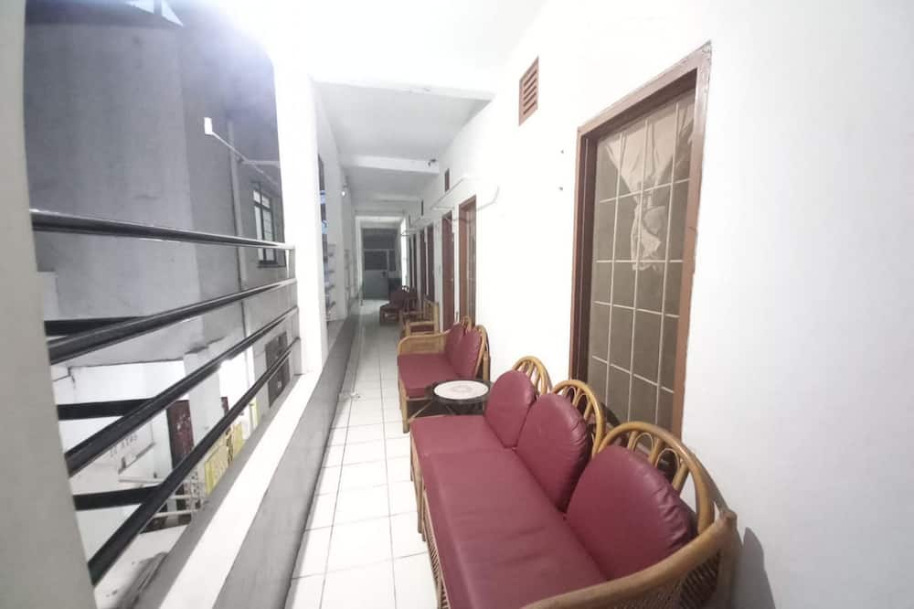 OYO 95096 Dewi Sudirman Guest House
