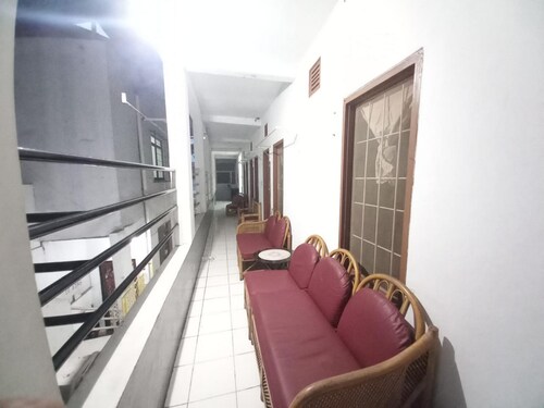 OYO 95096 Dewi Sudirman Guest House