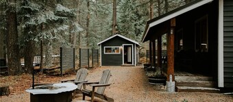 Family Friendly Cabin + Private Studio Casita, Hot Tub, Game Room, Lake Access