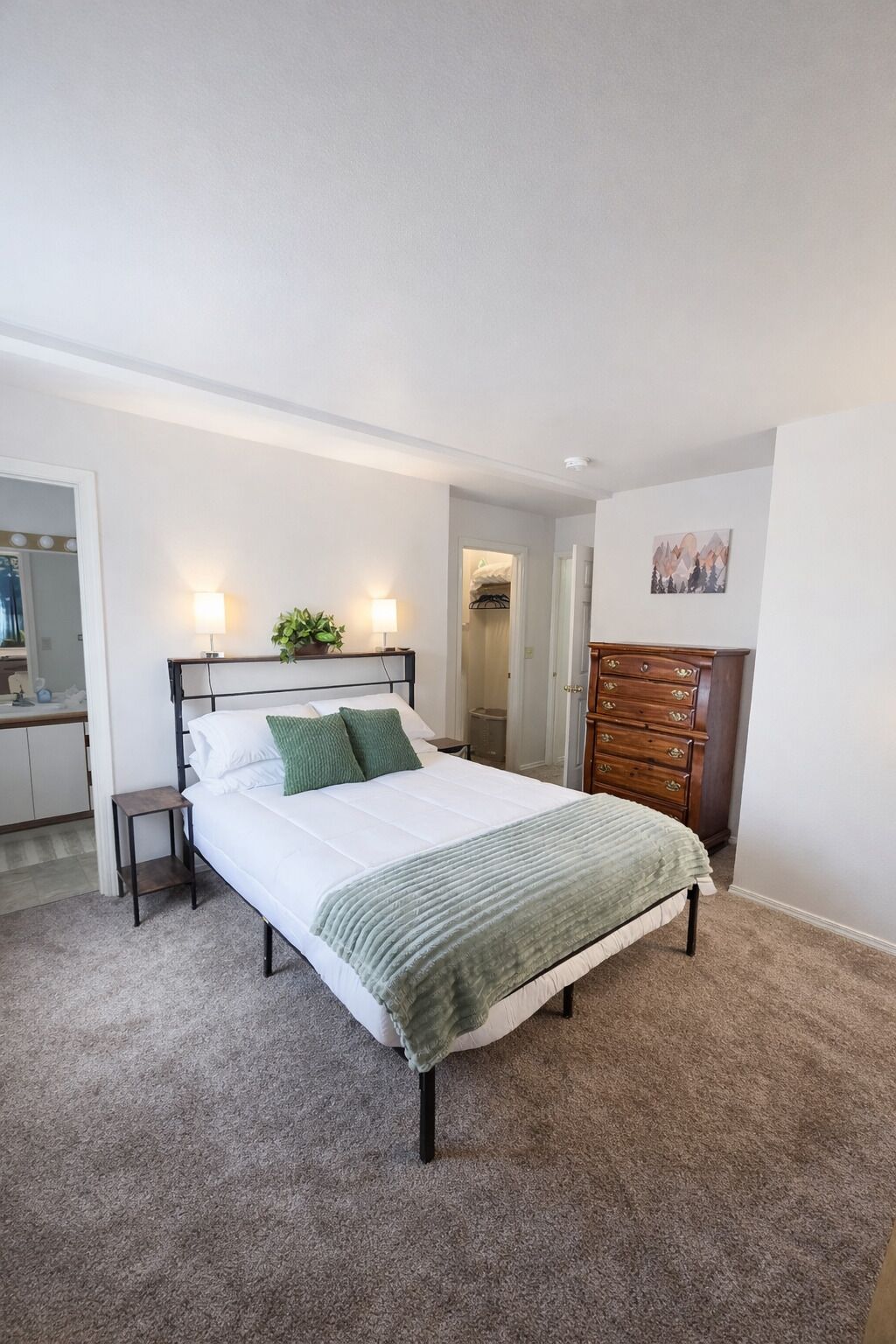 2 chambres, fer et planche à repasser, Wi-Fi gratuit, draps fournis