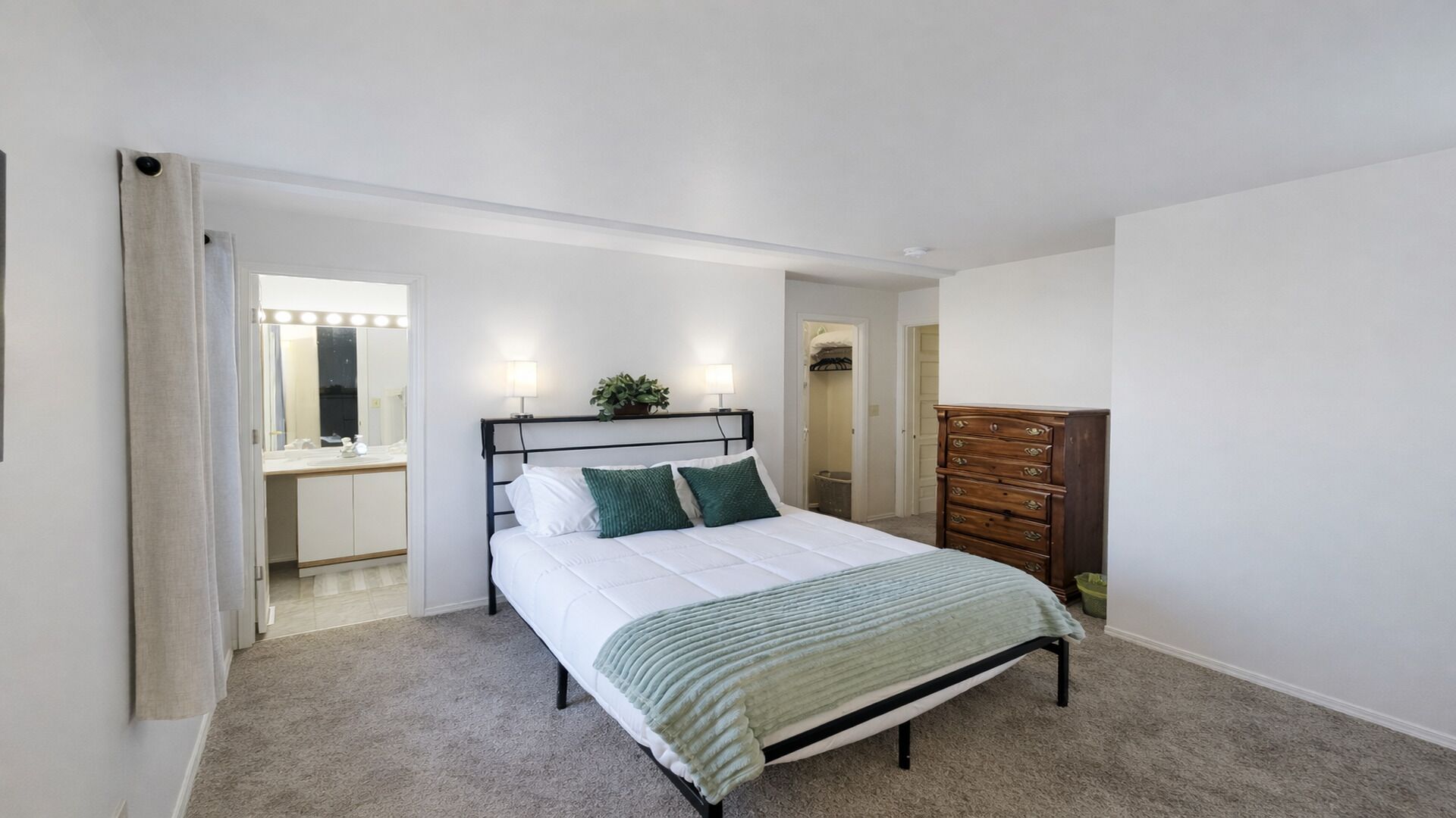 2 dormitorios, tabla de planchar con plancha, wifi gratis y ropa de cama