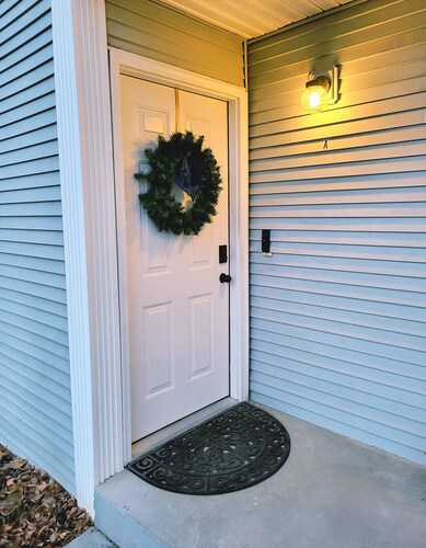 Clean & Quiet 2BR Near AFB & Hospital / Sleeps 6 / Fast WiFi