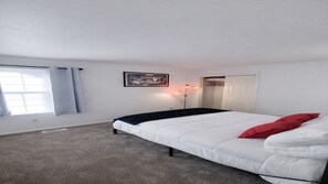 2 makuuhuonetta, silitysrauta/-lauta, ilmainen Wi-Fi, vuodevaatteet