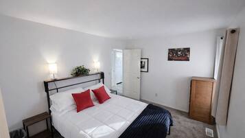 2 makuuhuonetta, silitysrauta/-lauta, ilmainen Wi-Fi, vuodevaatteet