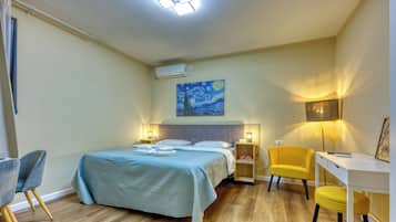 Superior Studio, Kitchen, Courtyard View | Blackout drapes, soundproofing, iron/ironing board, free WiFi