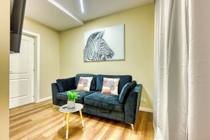 Superior Apartment, Kitchen, City View | Living area | 55-inch flat-screen TV with digital channels, TV -  Piata Romana Suites - Pumo Properties (Bucharest)