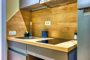 Superior Studio, Kitchen, Courtyard View | Private kitchen | Microwave, espresso maker, coffee/tea maker, electric kettle -  Piata Romana Suites - Pumo Properties (Bucharest)