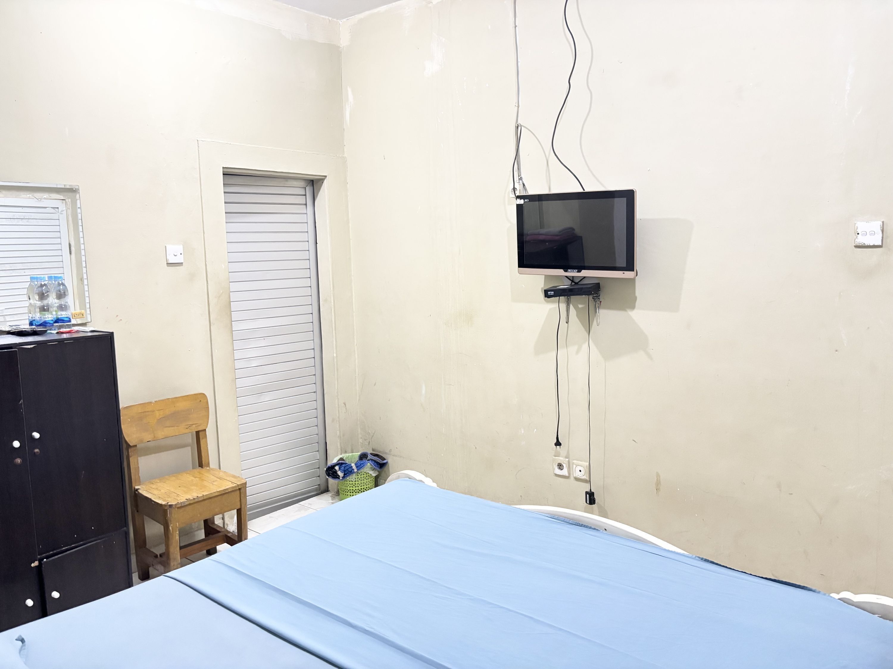 Free WiFi, bed sheets