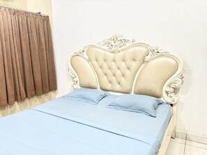 Deluxe Double Room | Free WiFi, bed sheets - OYO 95102 Pulma House (Medan)