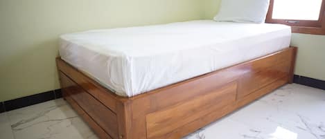 Free WiFi, bed sheets