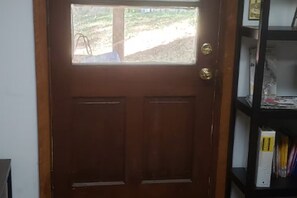 Interior - Nature in the City - play, work, study in seclusion! One Bedroom Queen and Sofa (Lynchburg)
