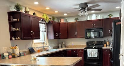 Cozy 1-bedroom house in beautiful Mount Gilead with AC, fire pit, pets welcome