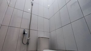 Standard Double Room | Bathroom | Shower, towels - OYO 95106 A Homestay Syariah (Sambi)