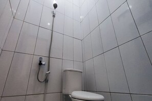 Bathroom - OYO 95106 A Homestay Syariah (Sambi)