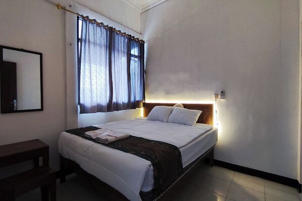 Free WiFi, bed sheets - OYO 95106 A Homestay Syariah (Sambi)