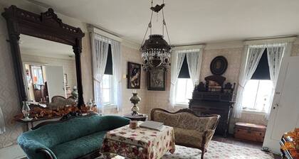 The Maid of Iowa – Riverboat-Inspired Room in Historic Inn