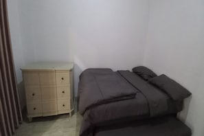 Standard Double Room | Free WiFi, bed sheets - OYO 95108 Nareswari Homestay Syariah (Nogosari)