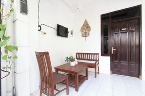 Reception - OYO 95108 Nareswari Homestay Syariah (Nogosari)