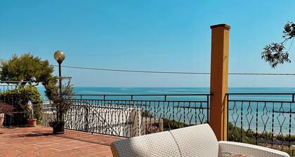 Villa by the sea in Cupra