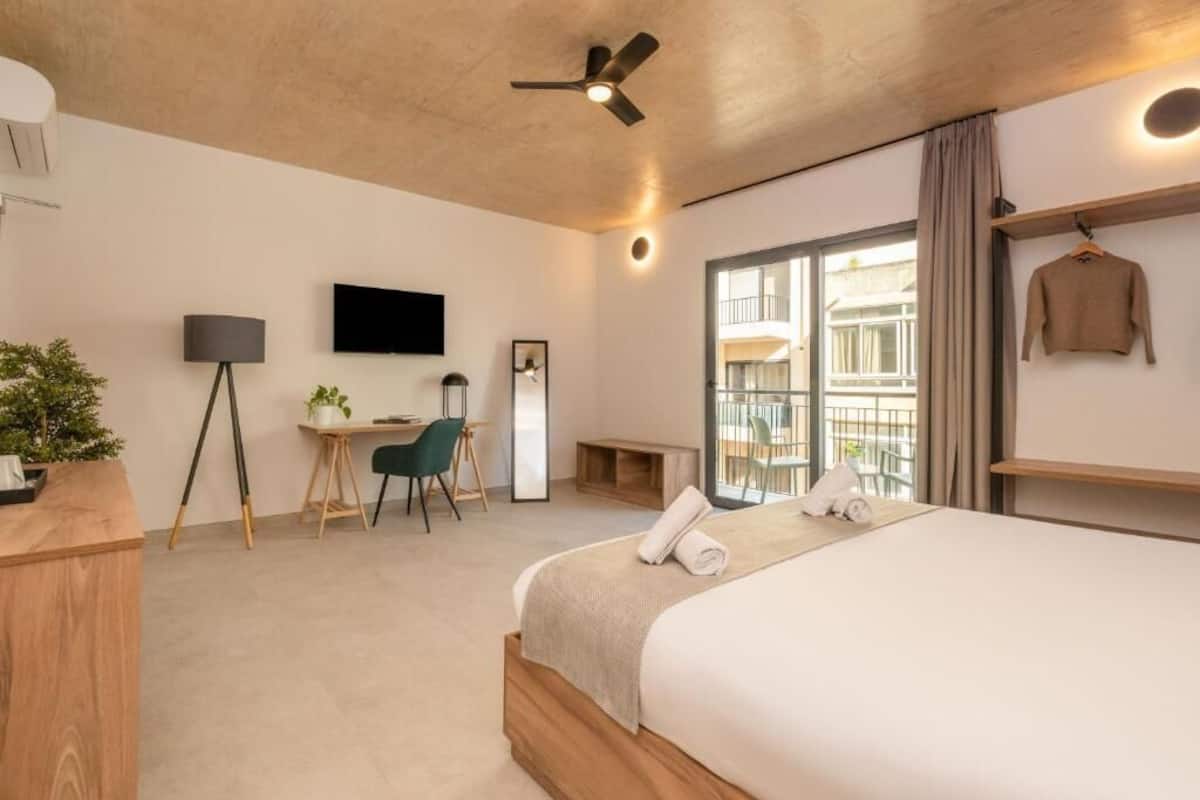 Superior Double Room, Balcony | Desk, free WiFi