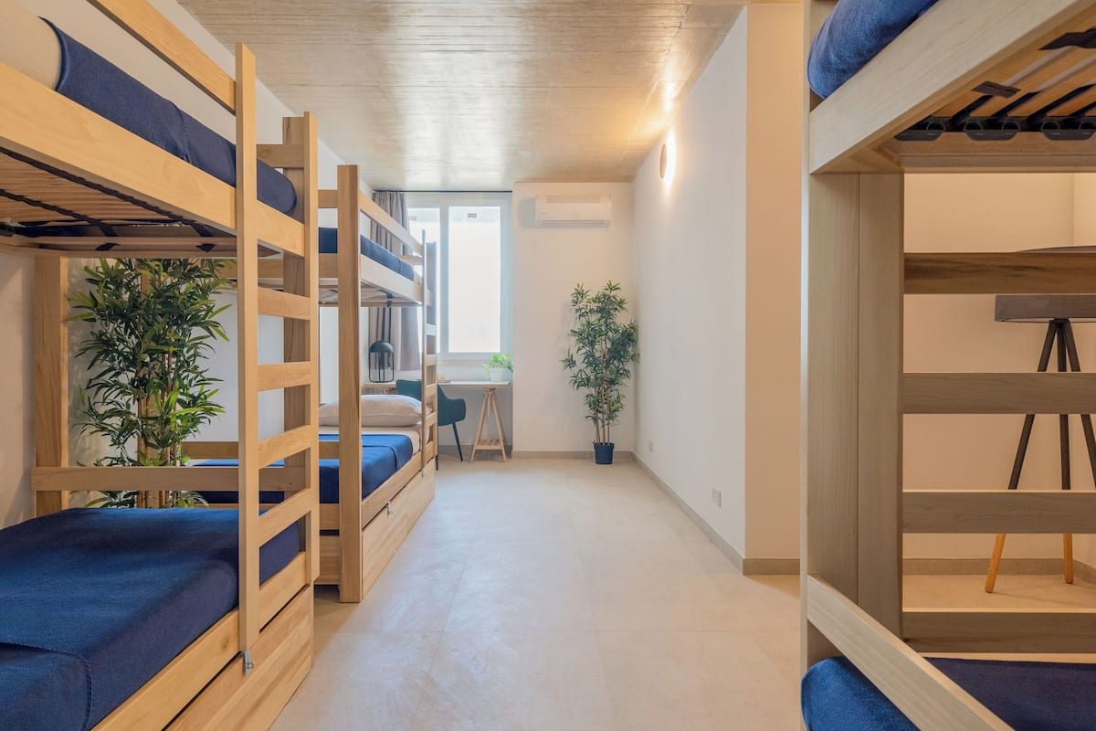 Bureau, chambres insonorisées, Wi-Fi gratuit