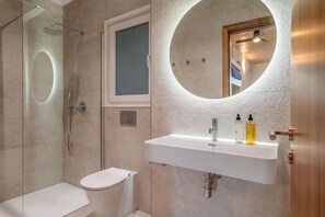 Bathroom - 224 Boutique Hostel (Sliema)