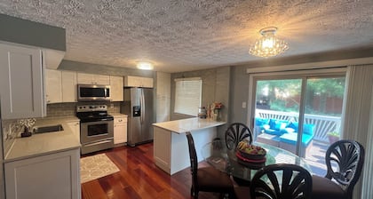 Perfect 3-bedroom townhome in Tysons Corner, Virginia - Close to Washington DC