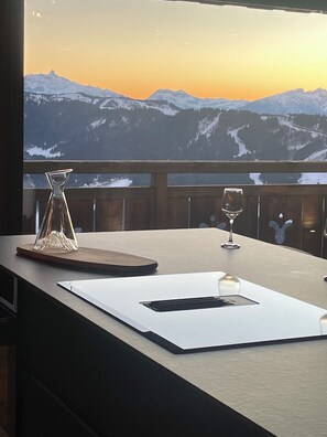 Interior - Chalet ZORE, ski-in/ski-out, Jacuzzi, 190 m² and breathtaking mountain views (Morzine)
