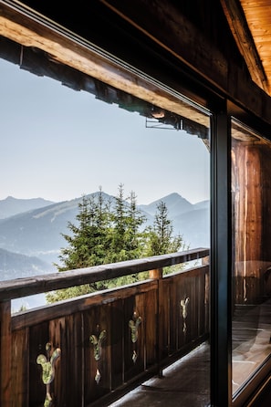 Interior - Chalet ZORE, ski-in/ski-out, Jacuzzi, 190 m² and breathtaking mountain views (Morzine)