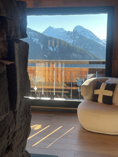 Chalet ZORE, ski-in/ski-out, Jacuzzi, 190 m² and breathtaking mountain views