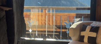 Chalet ZORE, ski-in/ski-out, Jacuzzi, 190 m² and breathtaking mountain views