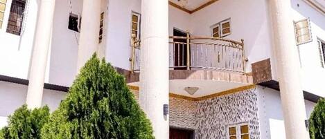 Overnatningsstedets facade