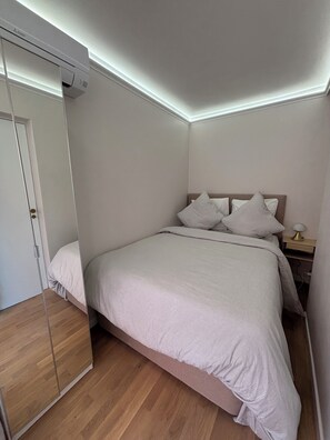 1 chambre, fer et planche à repasser, accès au Wi-Fi (inclus)