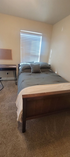 2 bedrooms, iron/ironing board, Internet, bed sheets
