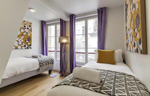 5 Schlafzimmer, Zimmersafe, Schreibtisch, Bügeleisen/Bügelbrett