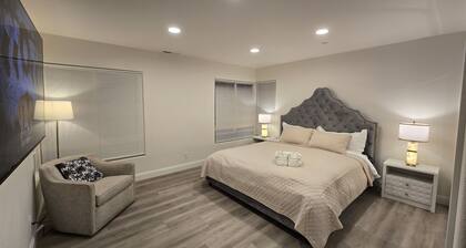 Coastal Retreat. Ocean View. Walk to Beach & Dine.