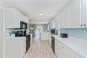 Fridge, microwave, oven, stovetop - Private Heated Pool, Hot Tub, 1-min Walk to Beach, Pet Friendly, King Bed (Surfside Beach)