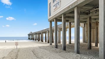 Beach nearby, sun-loungers, beach towels