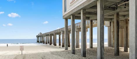 Plage à proximité, chaise longue, serviettes de plage